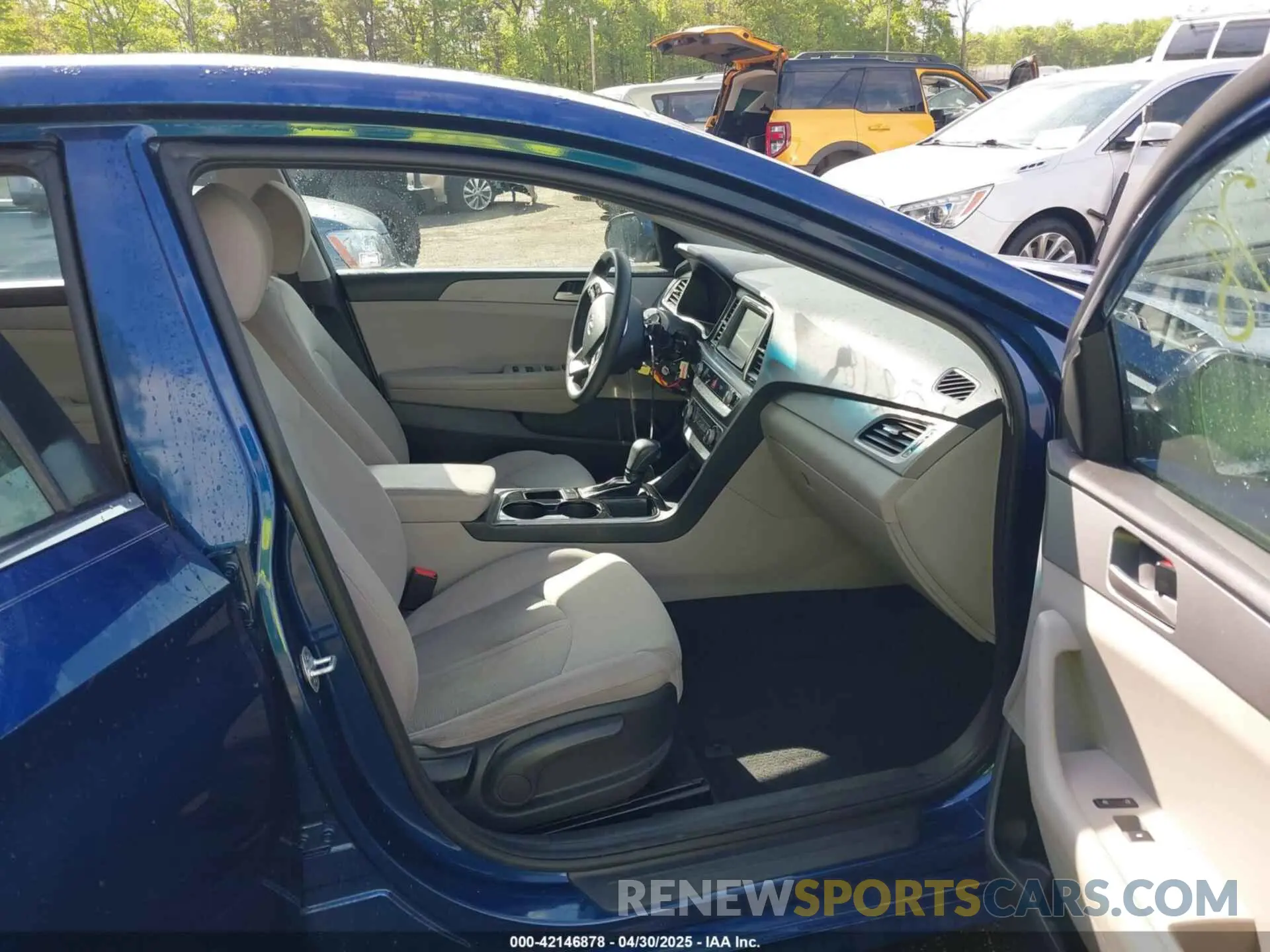5 Photograph of a damaged car 5NPE24AF4KH780973 HYUNDAI SONATA 2019