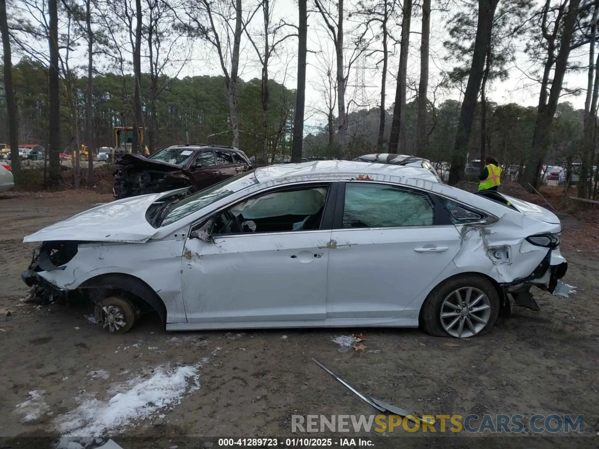 13 Photograph of a damaged car 5NPE24AF4KH781489 HYUNDAI SONATA 2019