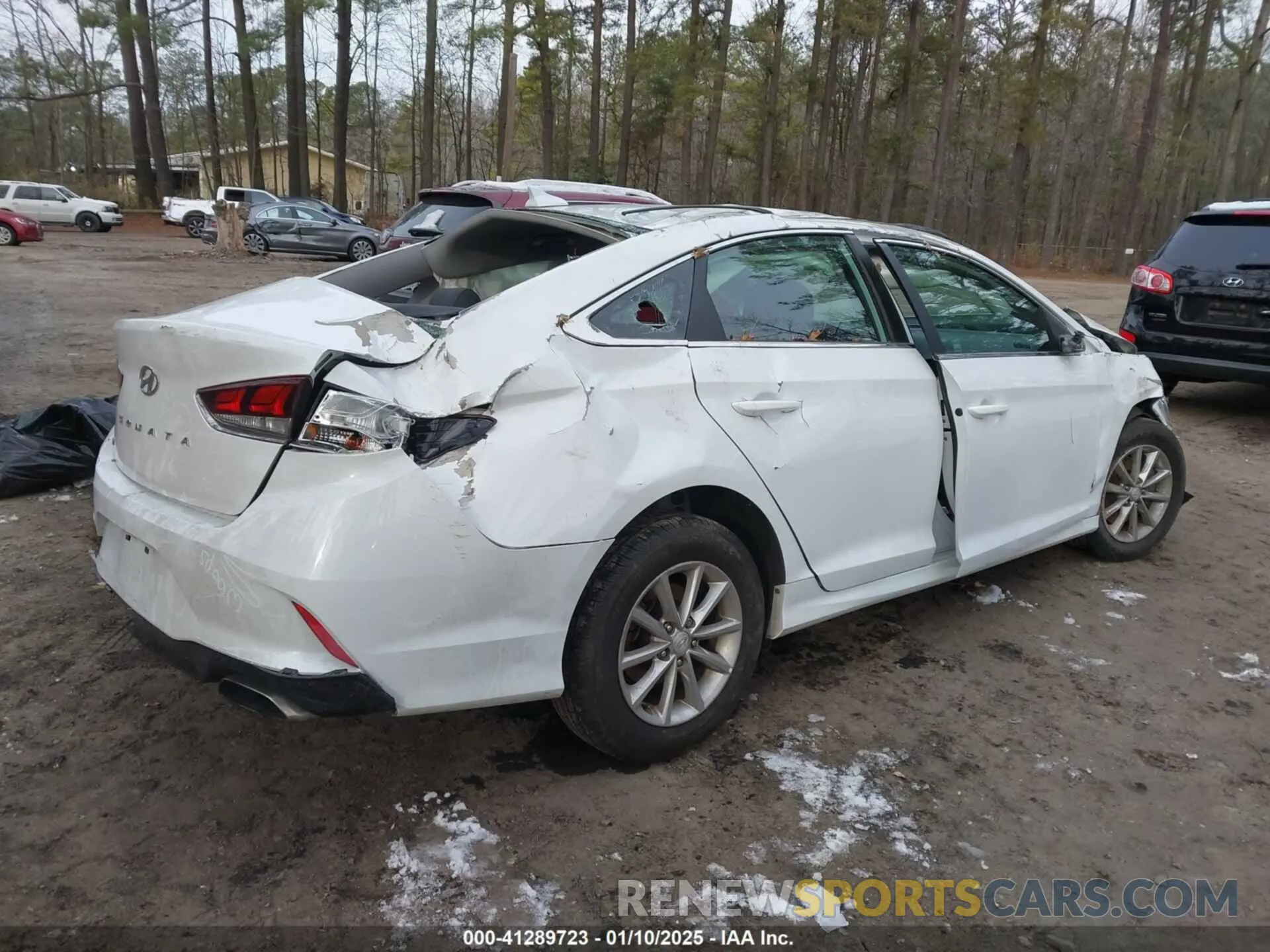 4 Photograph of a damaged car 5NPE24AF4KH781489 HYUNDAI SONATA 2019