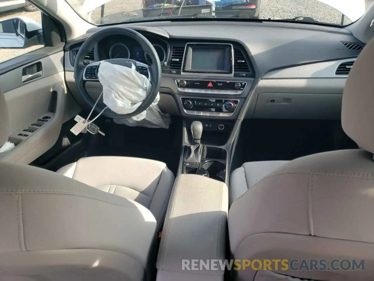 8 Photograph of a damaged car 5NPE24AF4KH783663 HYUNDAI SONATA 2019