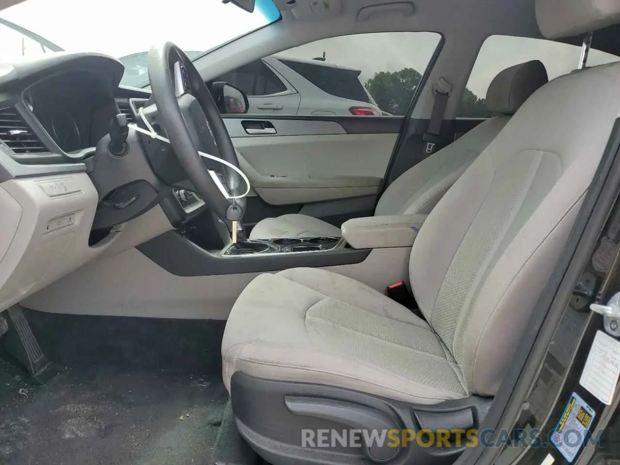 7 Photograph of a damaged car 5NPE24AF4KH802034 HYUNDAI SONATA 2019