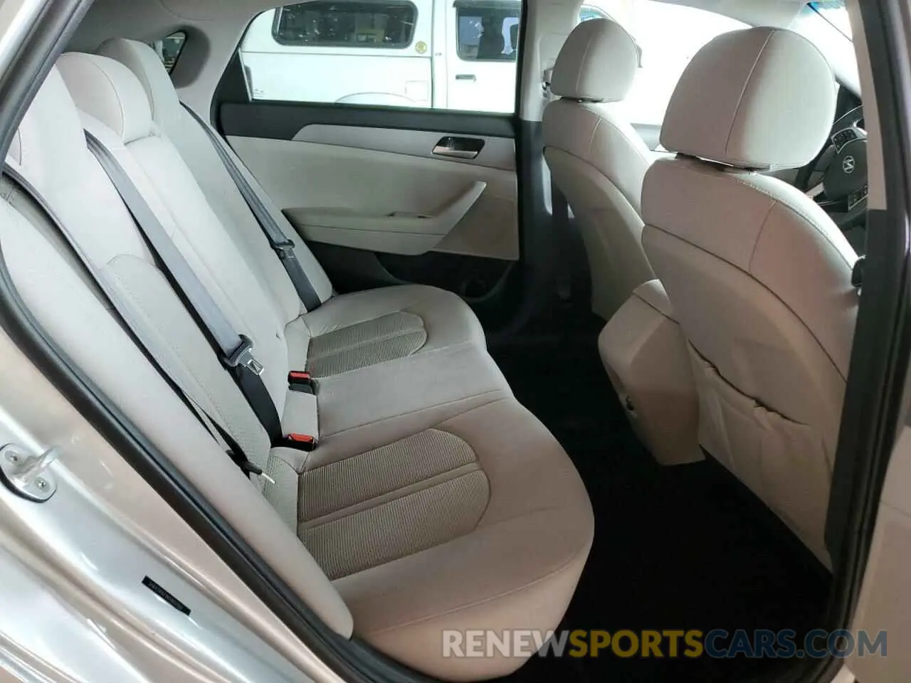 10 Photograph of a damaged car 5NPE24AF4KH807069 HYUNDAI SONATA 2019