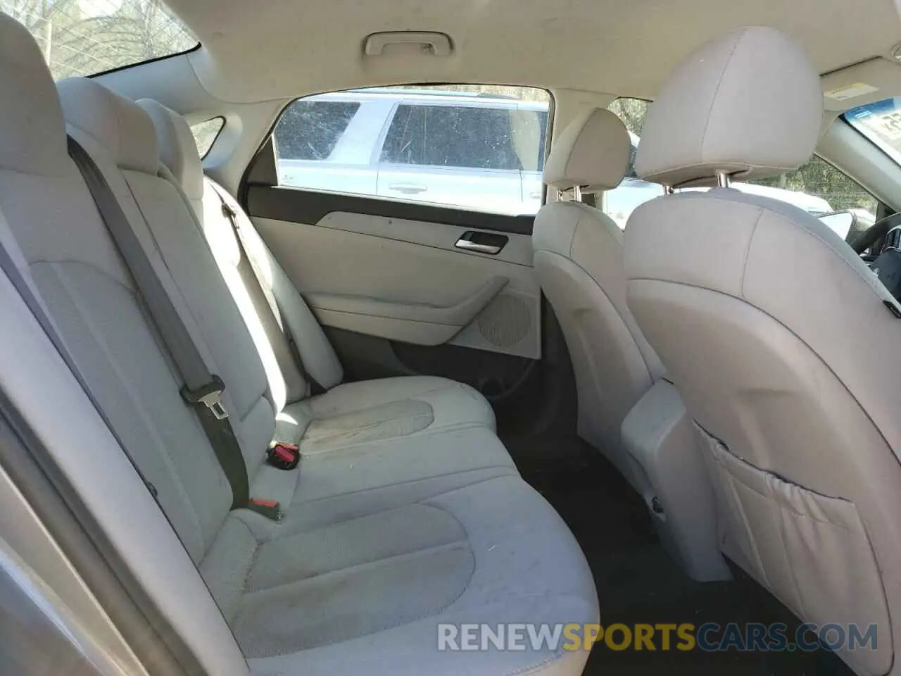 10 Photograph of a damaged car 5NPE24AF4KH808609 HYUNDAI SONATA 2019