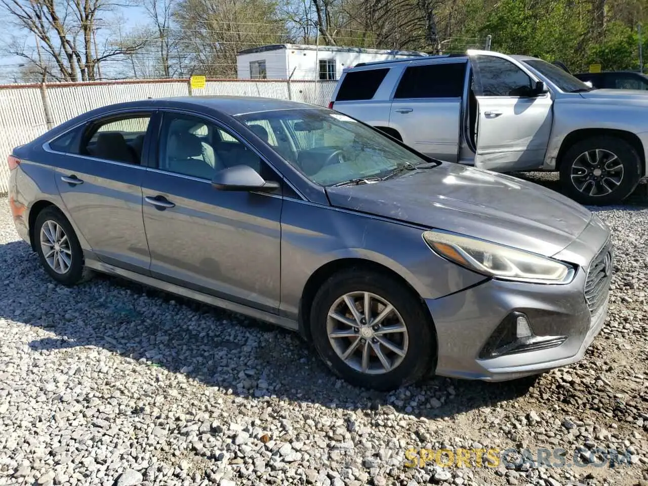 4 Photograph of a damaged car 5NPE24AF4KH808609 HYUNDAI SONATA 2019