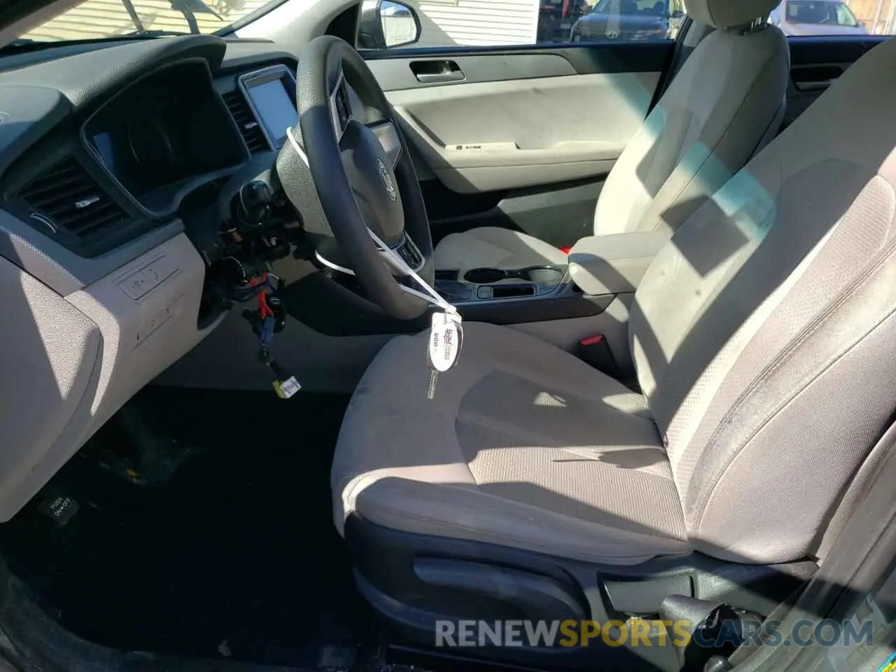 7 Photograph of a damaged car 5NPE24AF4KH808609 HYUNDAI SONATA 2019