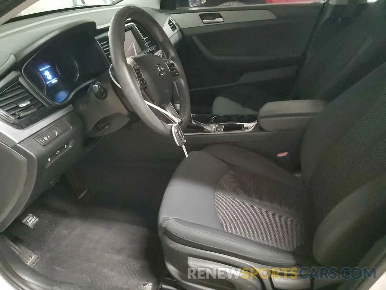 7 Photograph of a damaged car 5NPE24AF4KH818038 HYUNDAI SONATA 2019