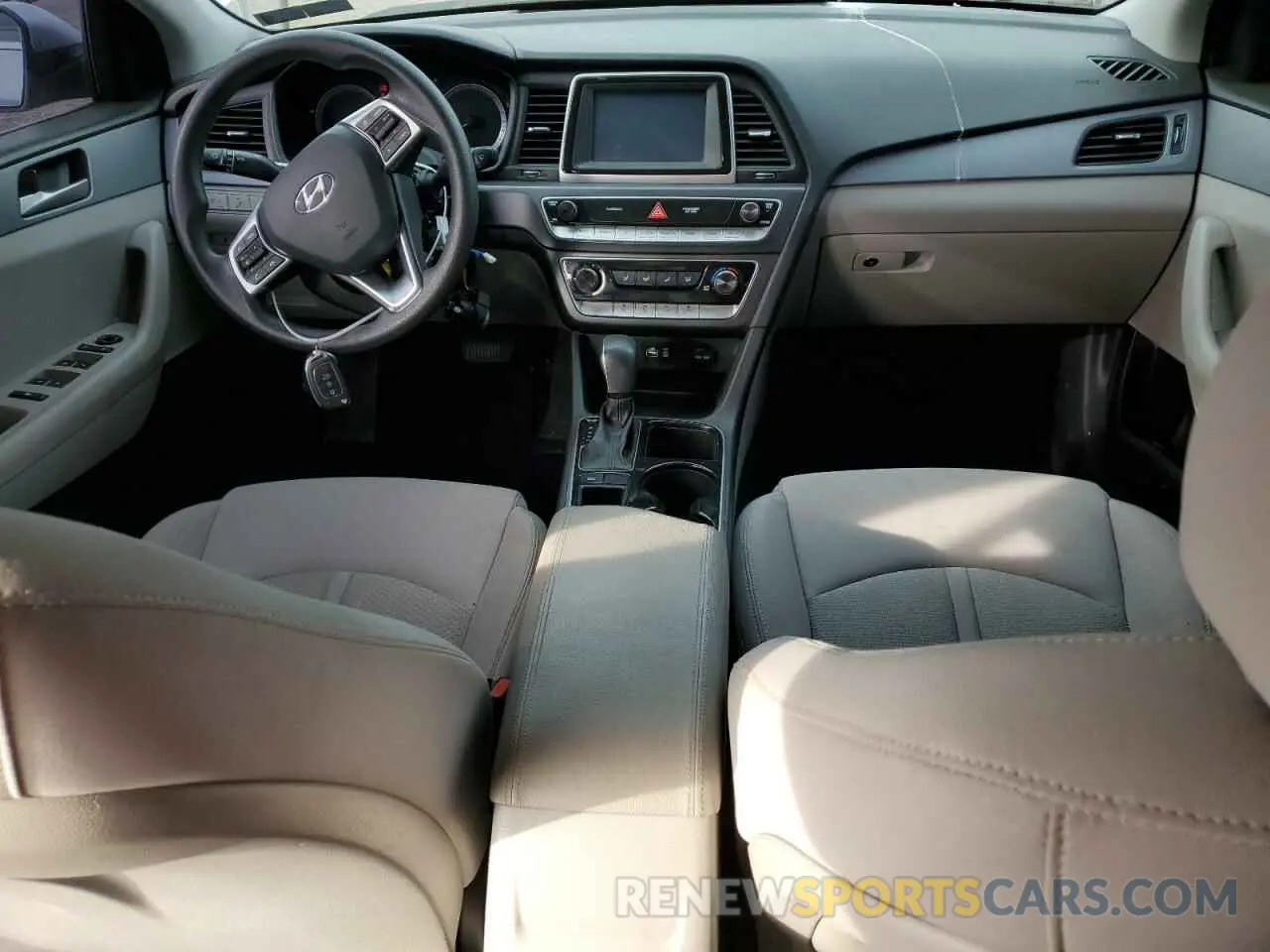 8 Photograph of a damaged car 5NPE24AF4KH819853 HYUNDAI SONATA 2019