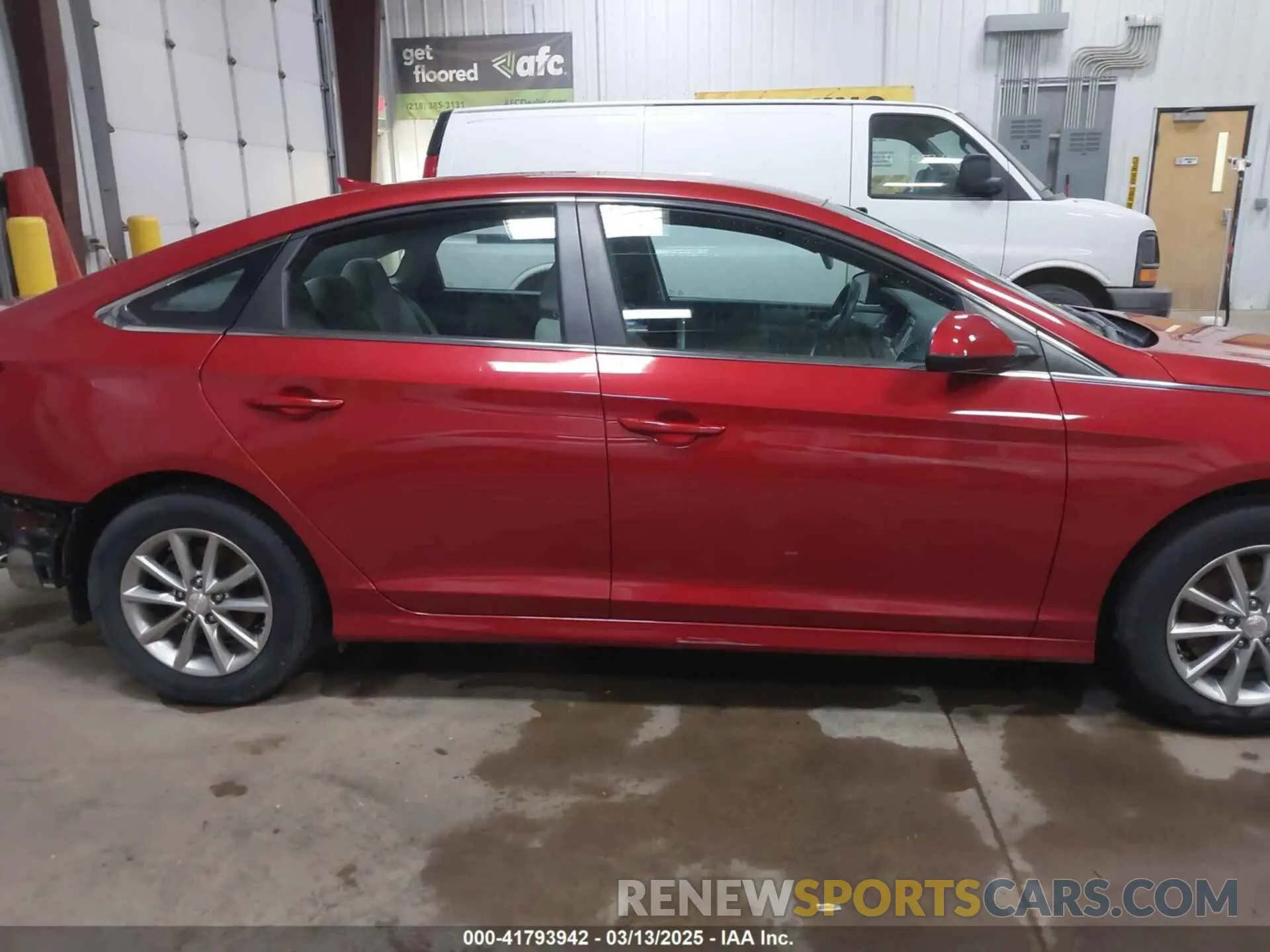 14 Photograph of a damaged car 5NPE24AF5KH735198 HYUNDAI SONATA 2019