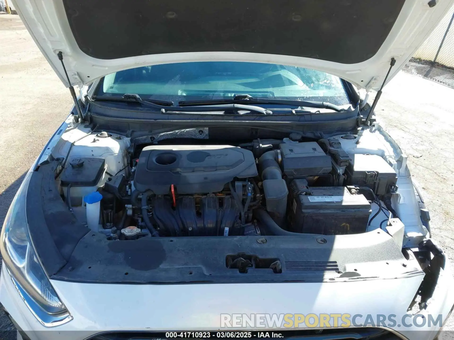 10 Photograph of a damaged car 5NPE24AF5KH738070 HYUNDAI SONATA 2019