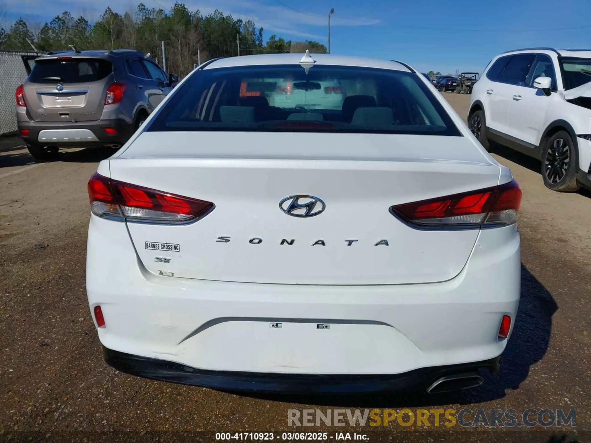 17 Photograph of a damaged car 5NPE24AF5KH738070 HYUNDAI SONATA 2019