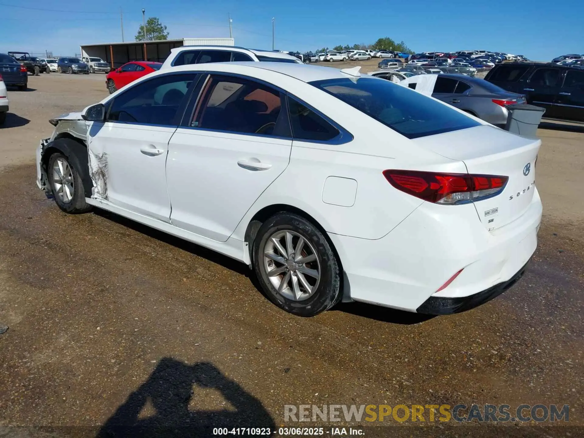 3 Photograph of a damaged car 5NPE24AF5KH738070 HYUNDAI SONATA 2019