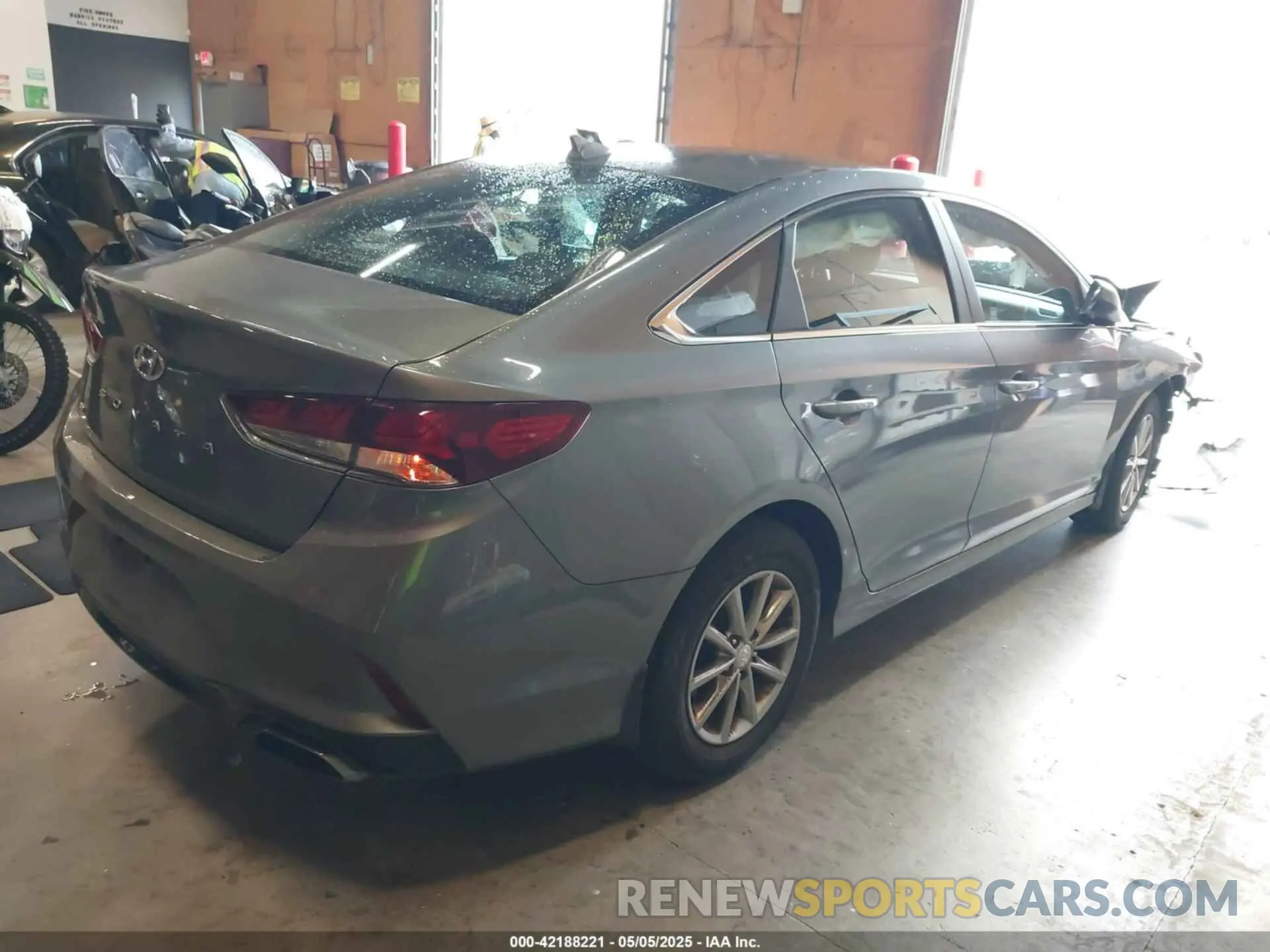 4 Photograph of a damaged car 5NPE24AF5KH742426 HYUNDAI SONATA 2019