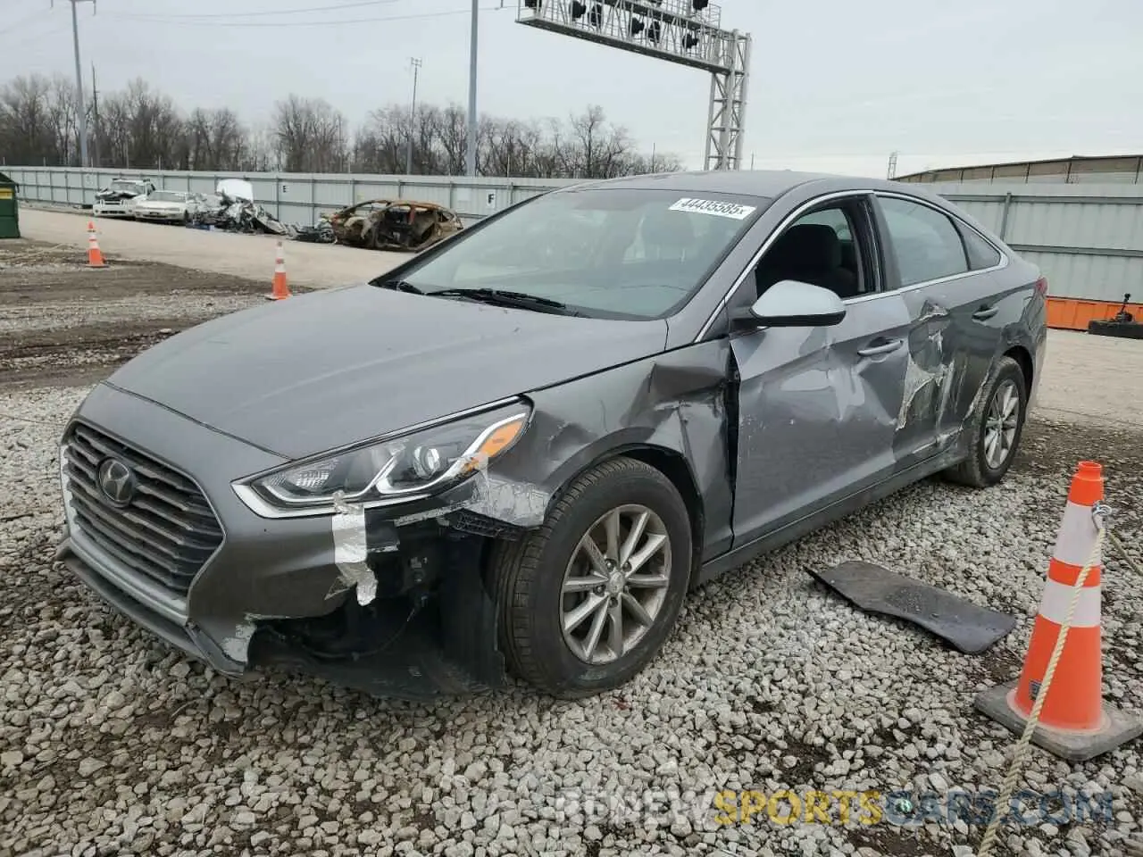 1 Photograph of a damaged car 5NPE24AF5KH746475 HYUNDAI SONATA 2019