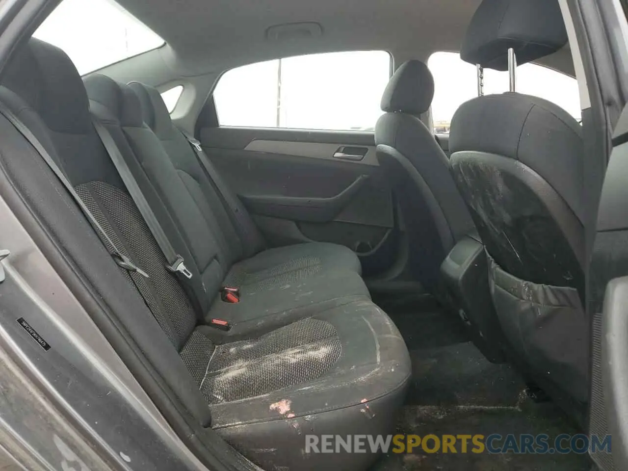 10 Photograph of a damaged car 5NPE24AF5KH746475 HYUNDAI SONATA 2019