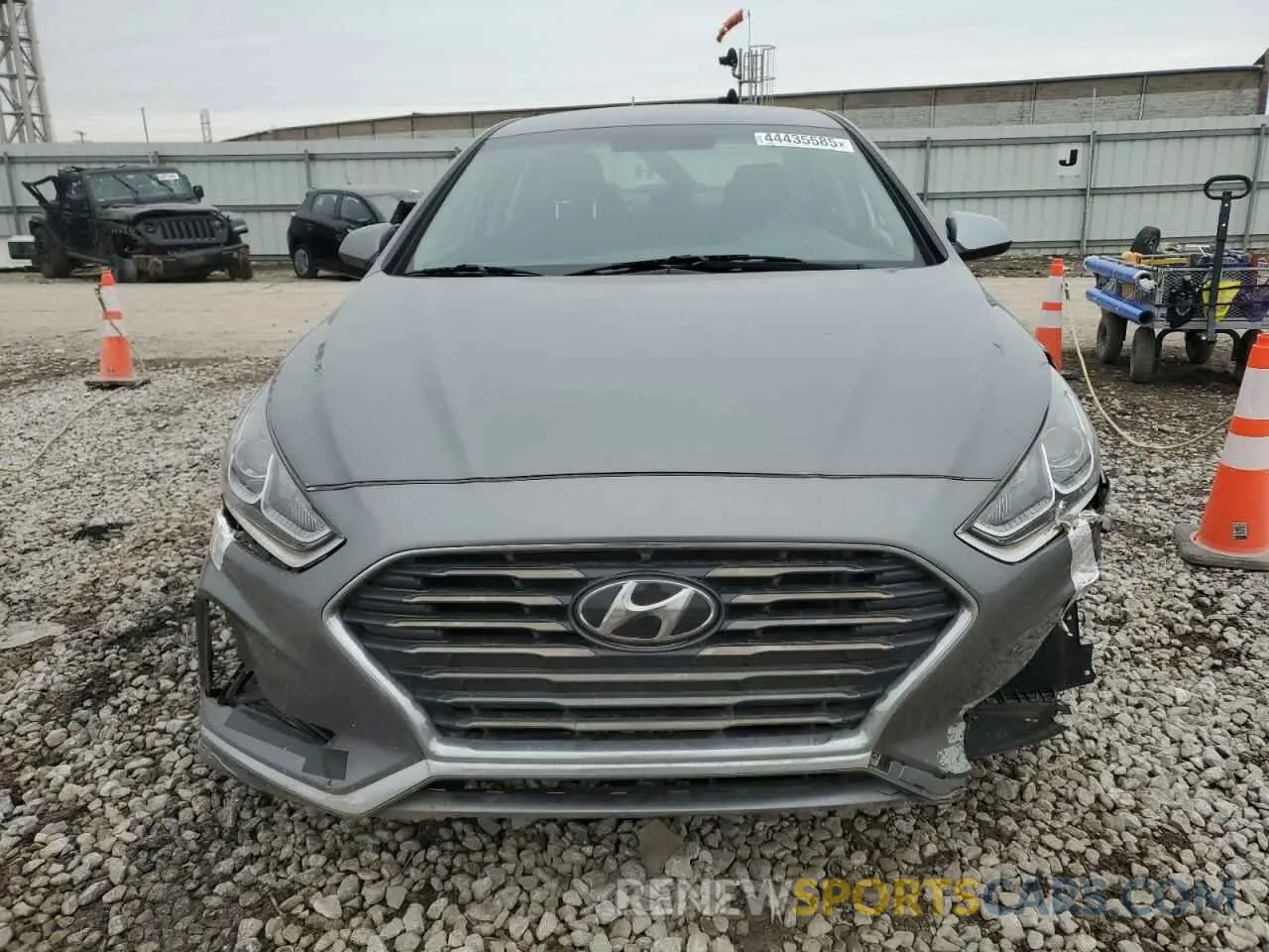 5 Photograph of a damaged car 5NPE24AF5KH746475 HYUNDAI SONATA 2019