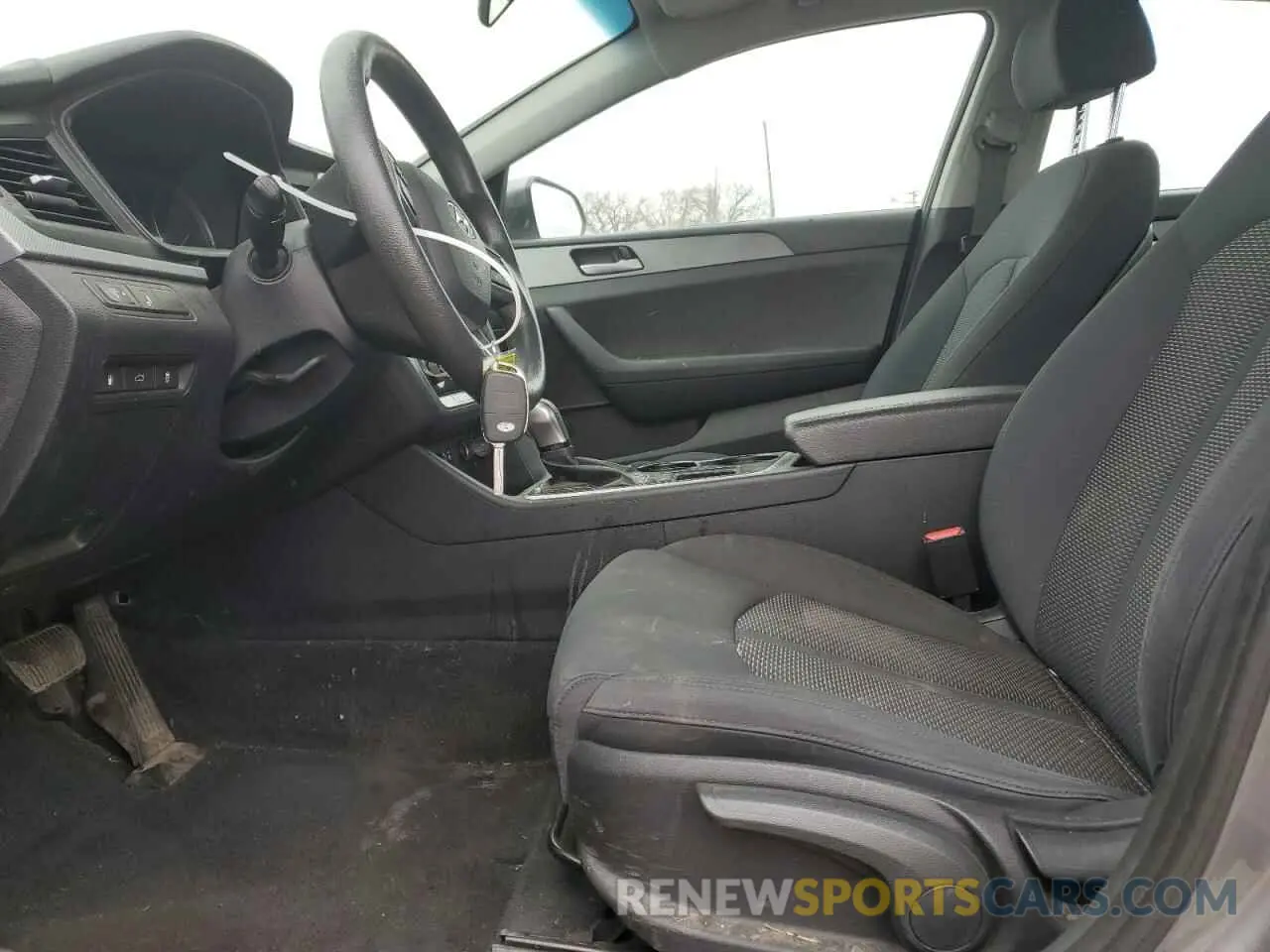 7 Photograph of a damaged car 5NPE24AF5KH746475 HYUNDAI SONATA 2019