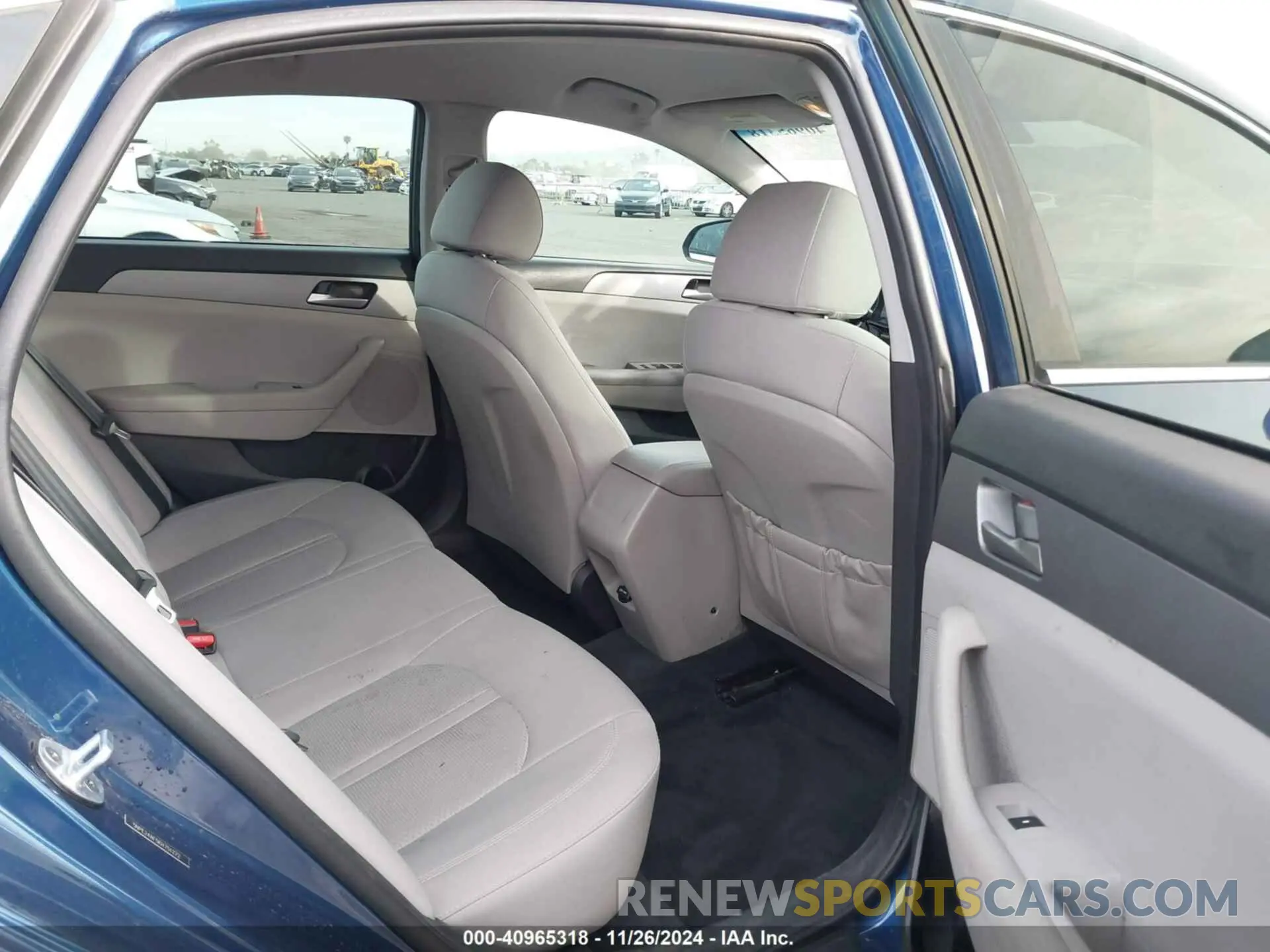 8 Photograph of a damaged car 5NPE24AF5KH751272 HYUNDAI SONATA 2019