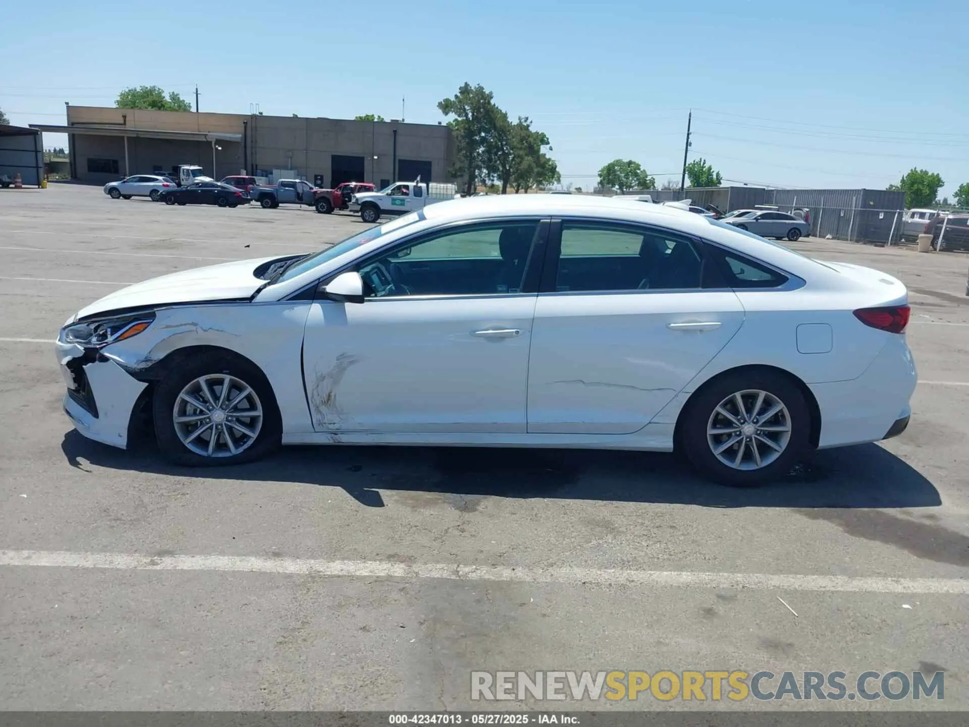 14 Photograph of a damaged car 5NPE24AF5KH755497 HYUNDAI SONATA 2019