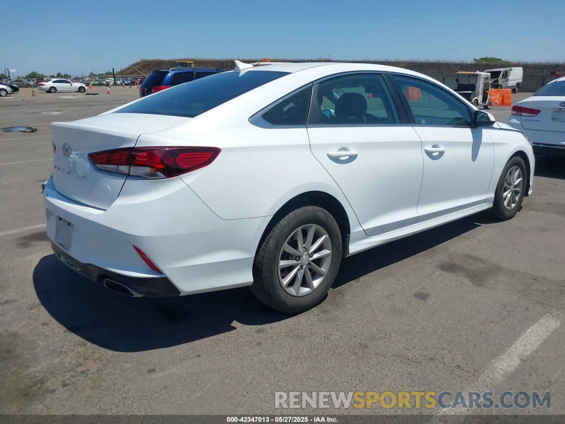 4 Photograph of a damaged car 5NPE24AF5KH755497 HYUNDAI SONATA 2019