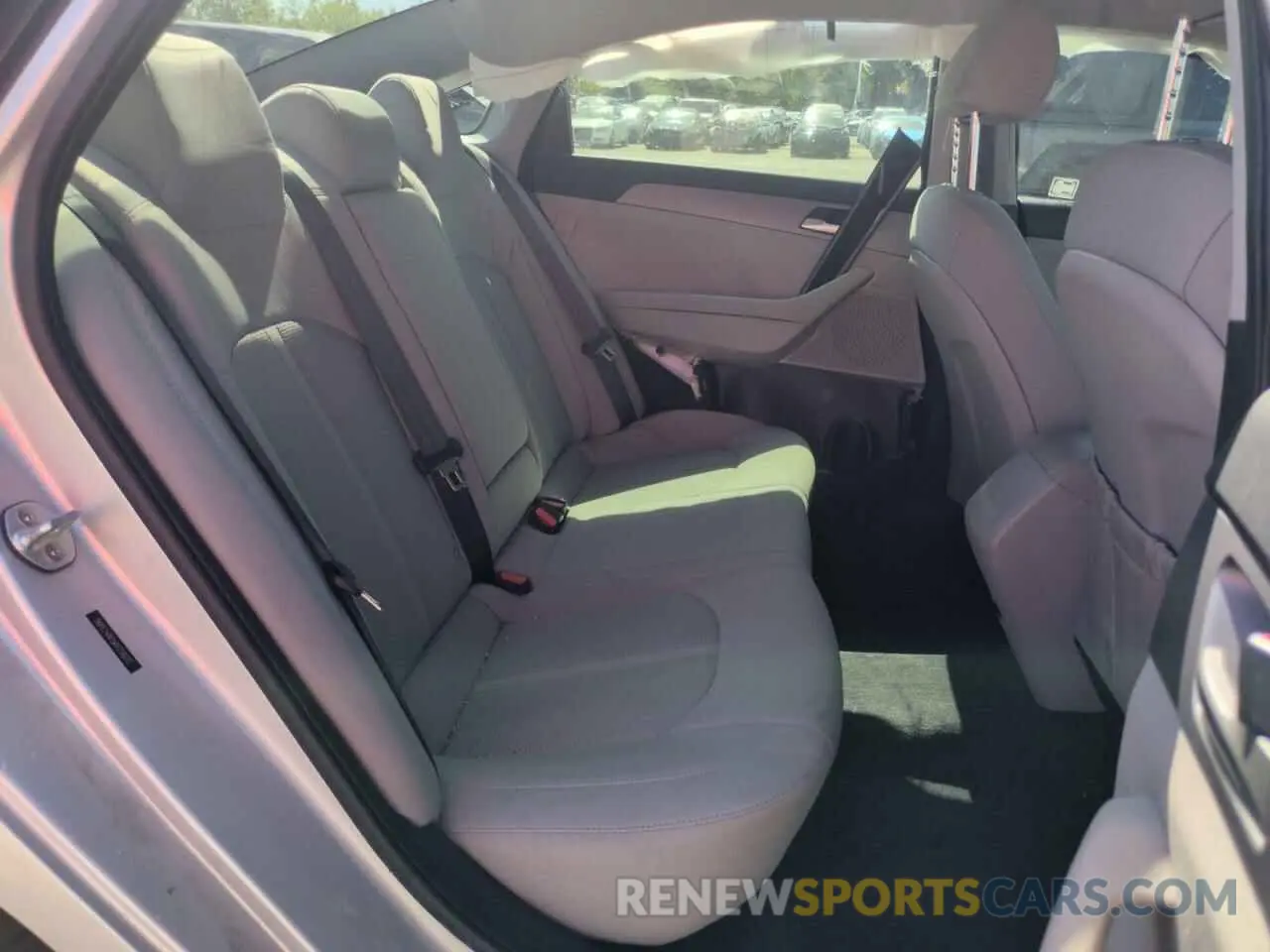 10 Photograph of a damaged car 5NPE24AF5KH759372 HYUNDAI SONATA 2019