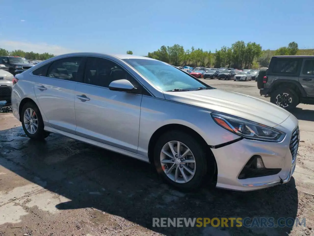 4 Photograph of a damaged car 5NPE24AF5KH759372 HYUNDAI SONATA 2019
