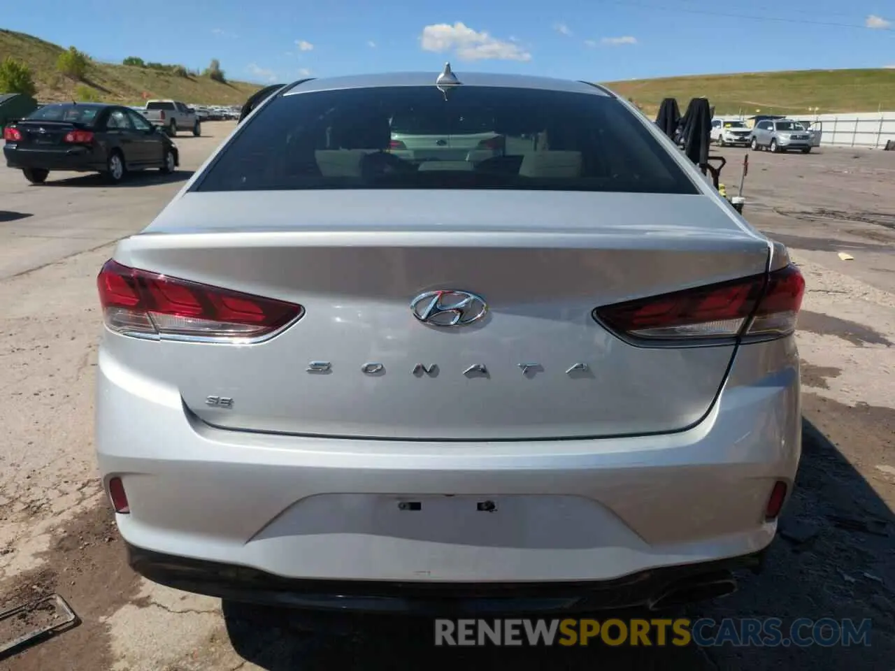 6 Photograph of a damaged car 5NPE24AF5KH759372 HYUNDAI SONATA 2019