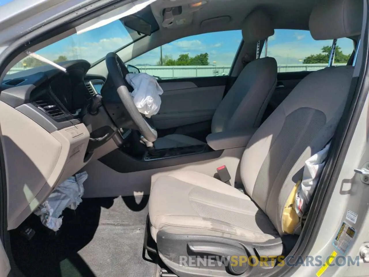 7 Photograph of a damaged car 5NPE24AF5KH759372 HYUNDAI SONATA 2019