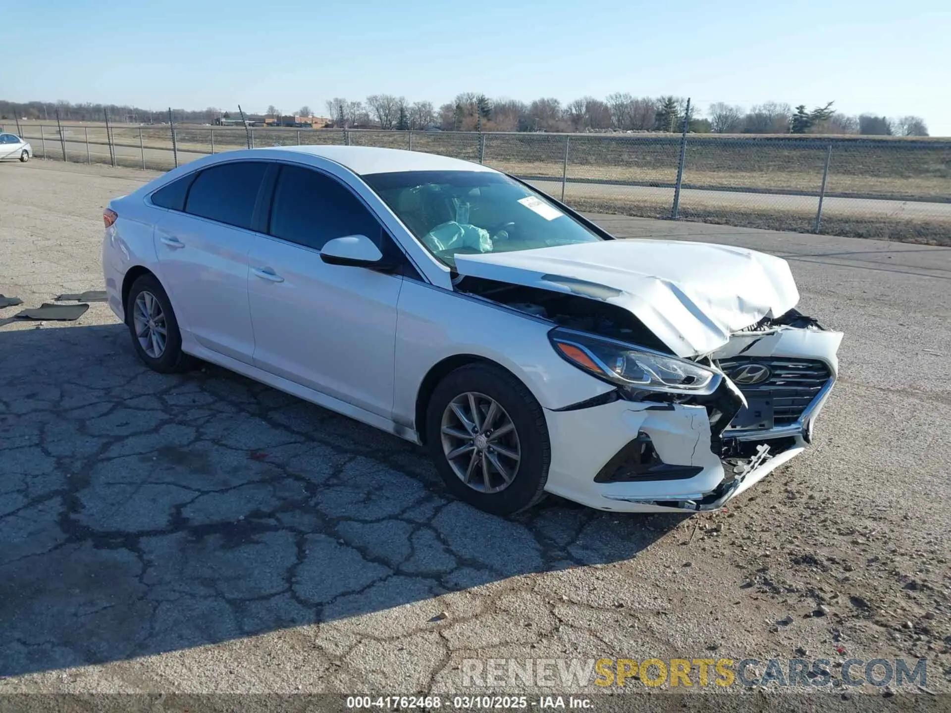 1 Photograph of a damaged car 5NPE24AF5KH766757 HYUNDAI SONATA 2019