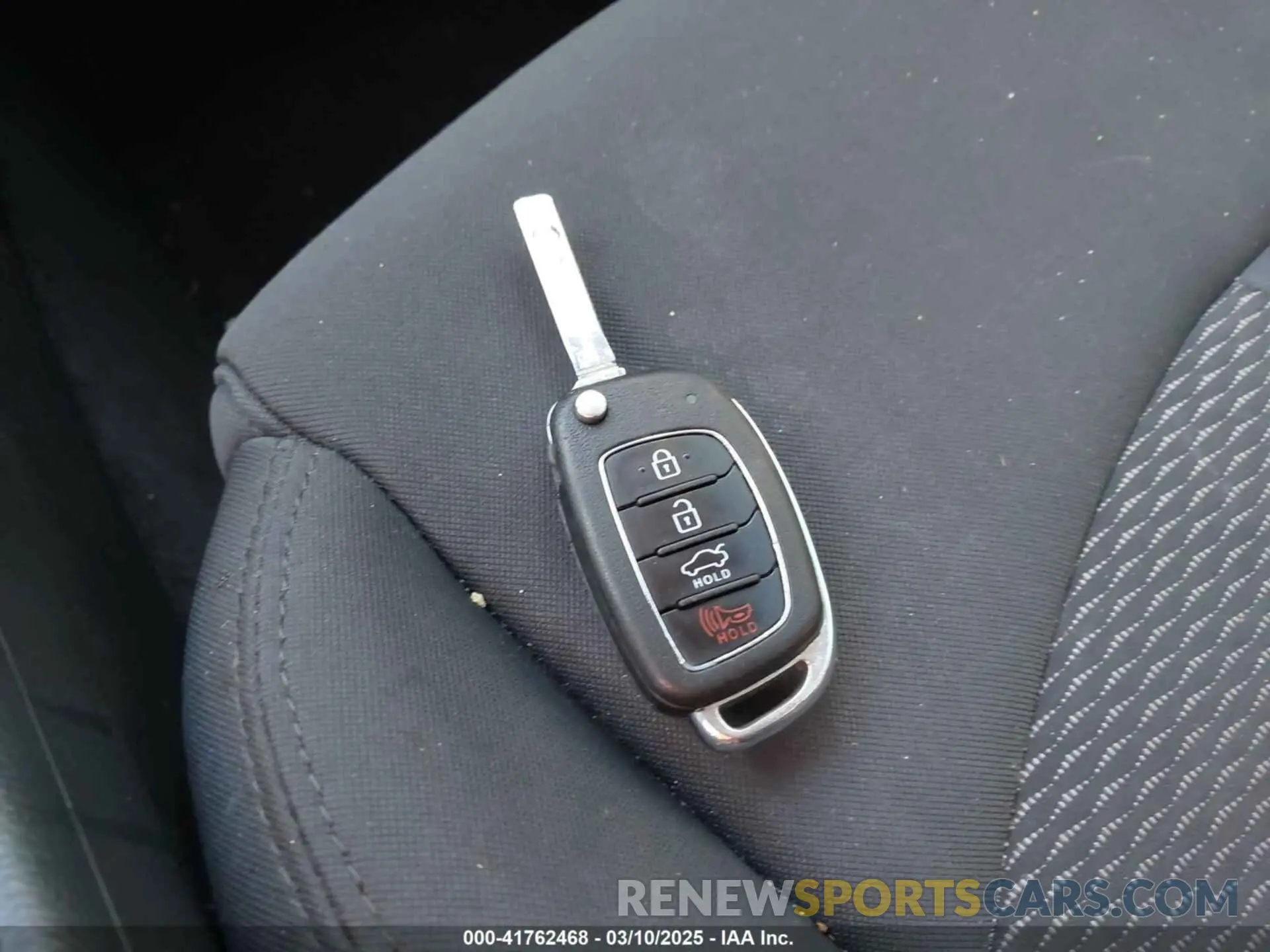 11 Photograph of a damaged car 5NPE24AF5KH766757 HYUNDAI SONATA 2019