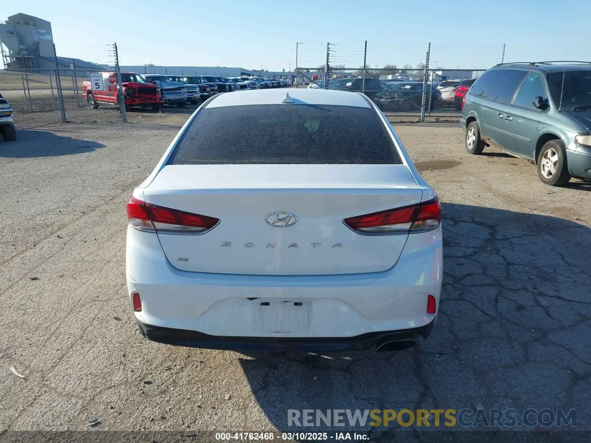 16 Photograph of a damaged car 5NPE24AF5KH766757 HYUNDAI SONATA 2019