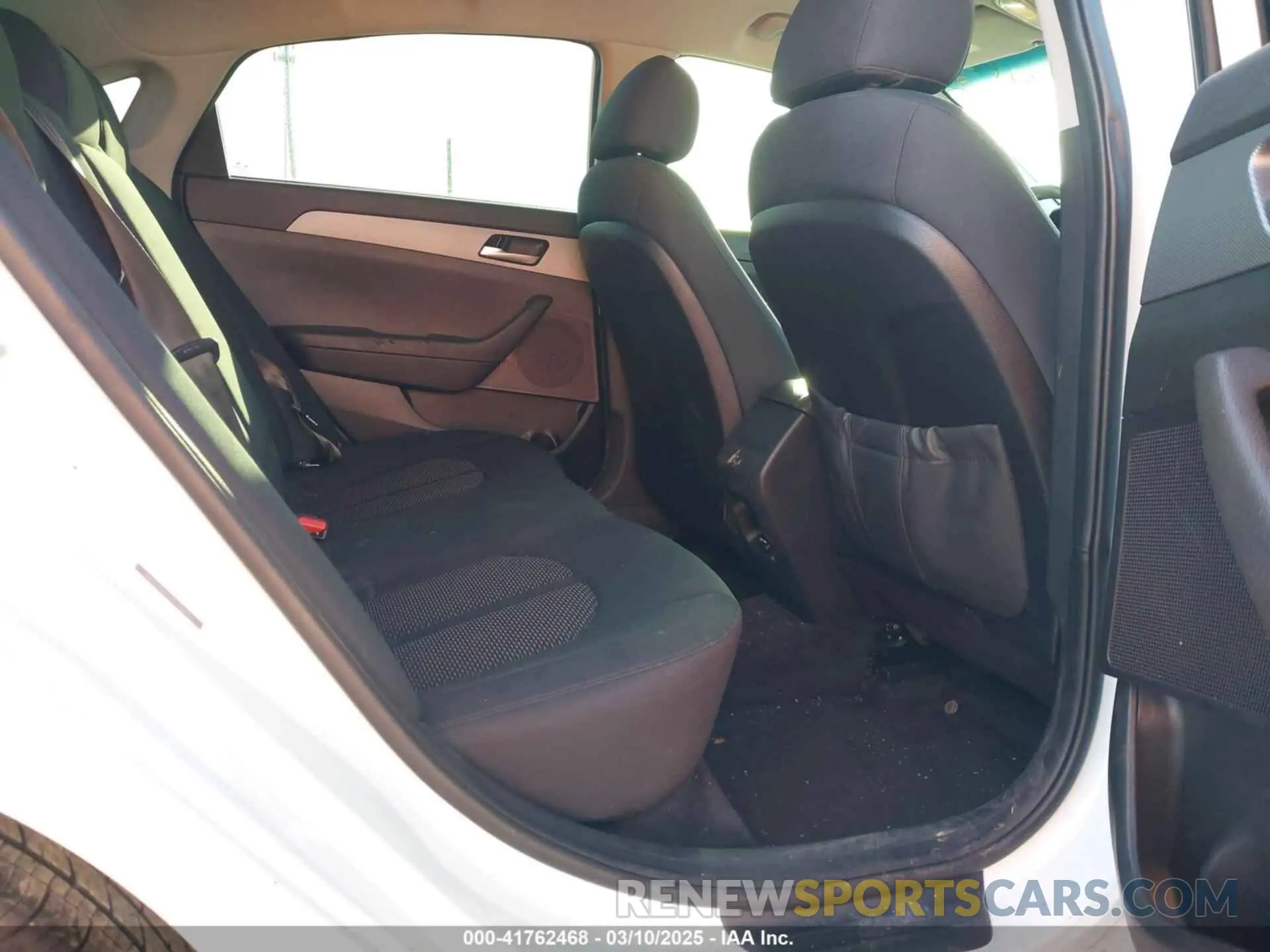 8 Photograph of a damaged car 5NPE24AF5KH766757 HYUNDAI SONATA 2019