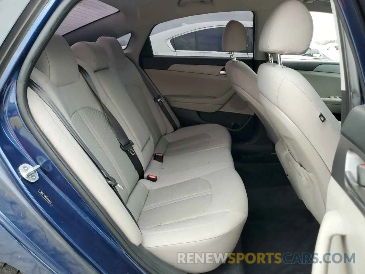 10 Photograph of a damaged car 5NPE24AF5KH768475 HYUNDAI SONATA 2019