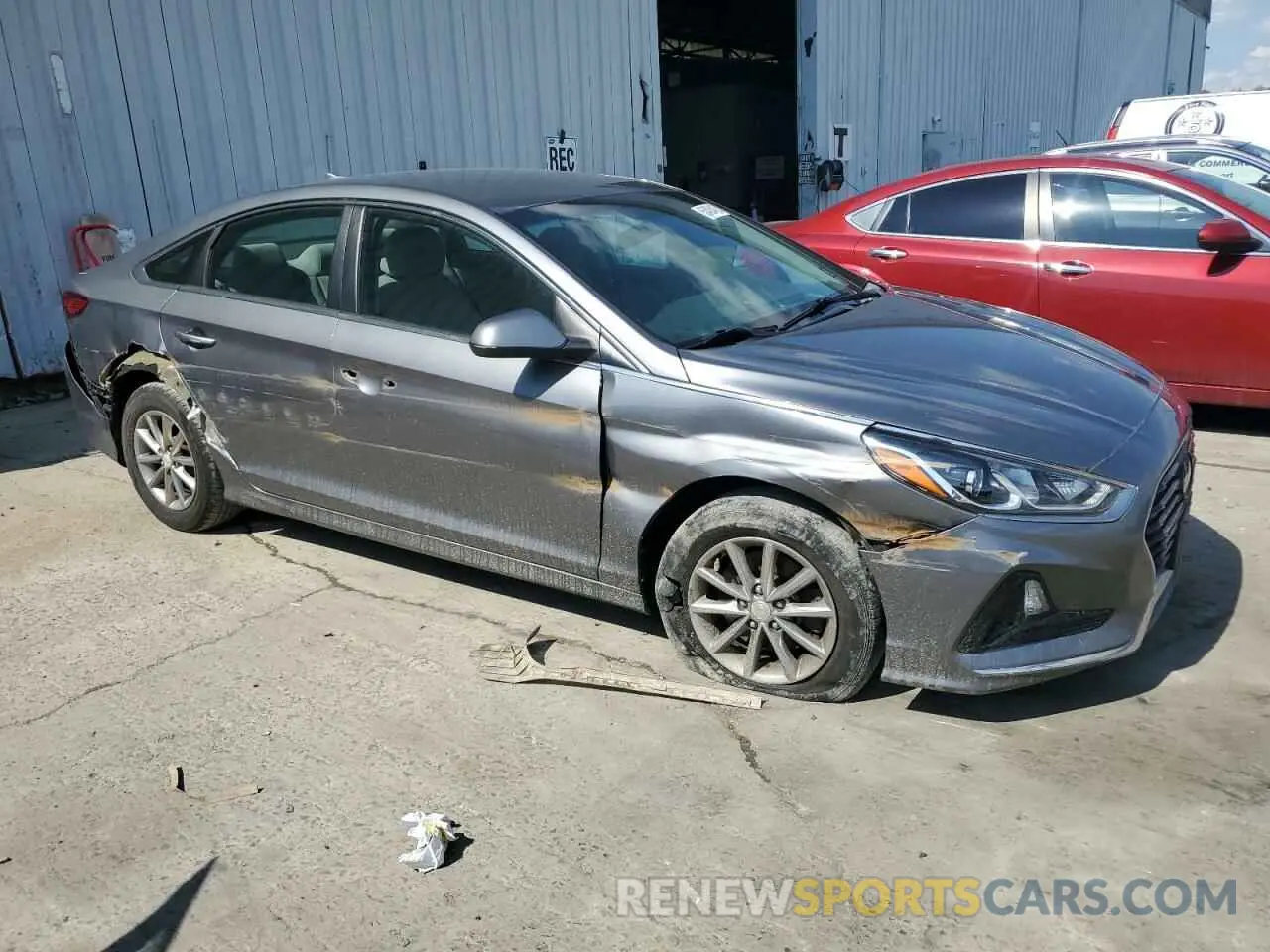 4 Photograph of a damaged car 5NPE24AF5KH772316 HYUNDAI SONATA 2019