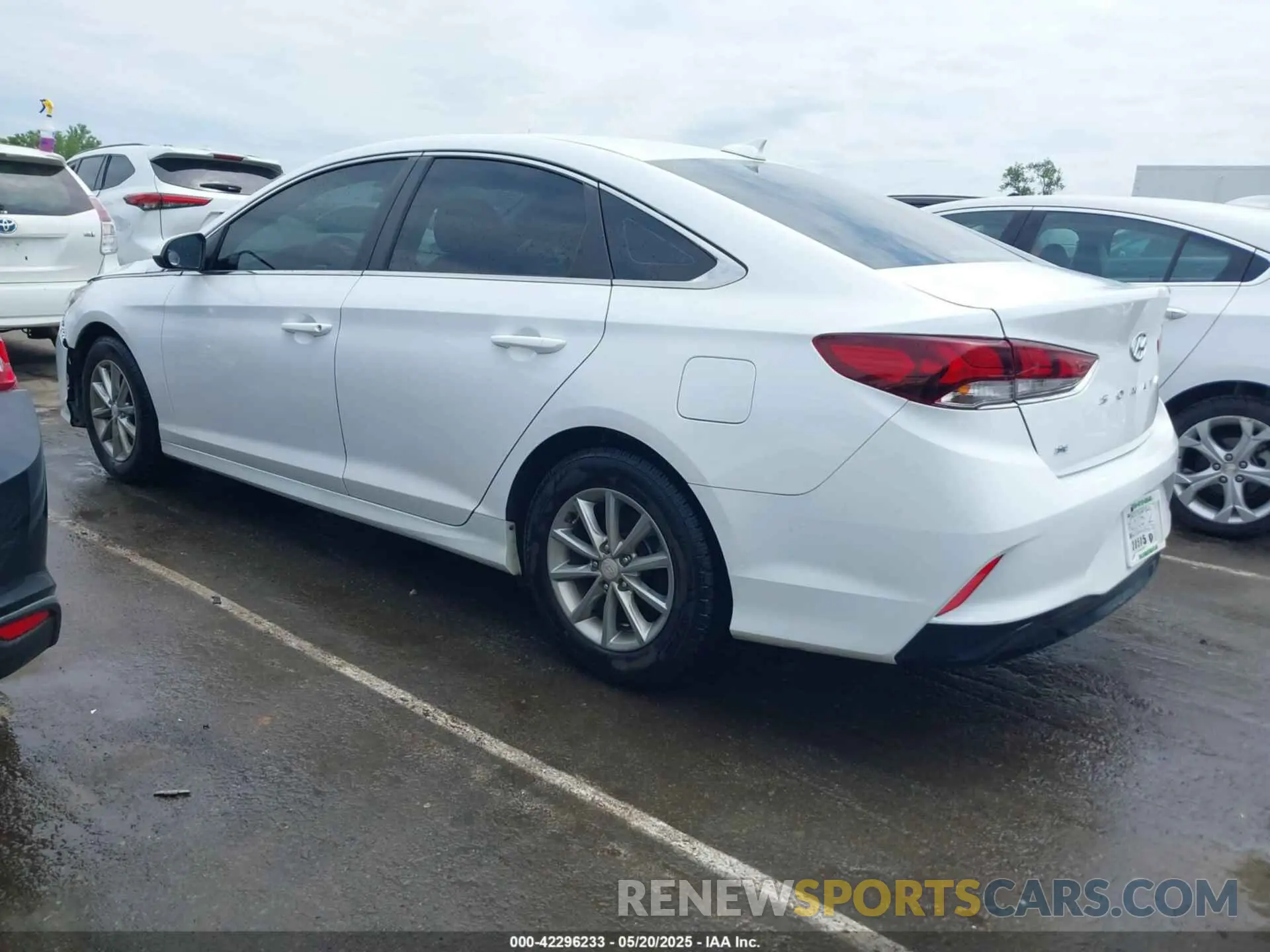 3 Photograph of a damaged car 5NPE24AF5KH774745 HYUNDAI SONATA 2019