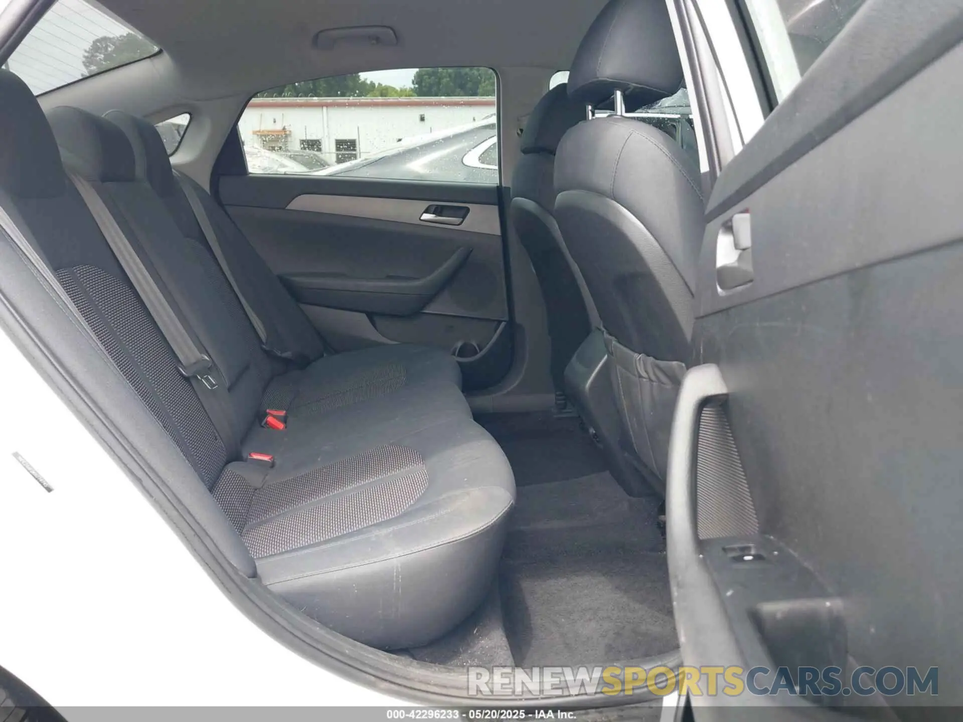 8 Photograph of a damaged car 5NPE24AF5KH774745 HYUNDAI SONATA 2019