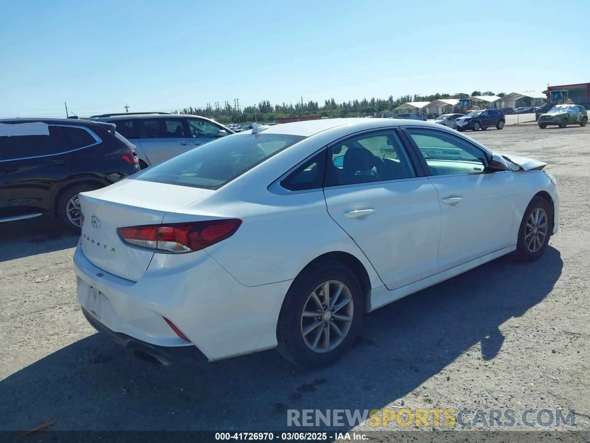4 Photograph of a damaged car 5NPE24AF5KH787107 HYUNDAI SONATA 2019