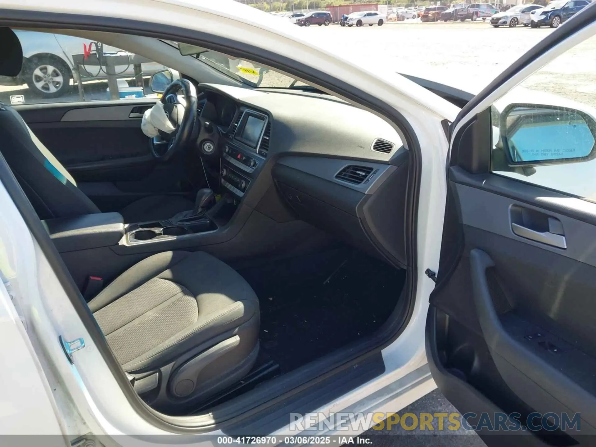 5 Photograph of a damaged car 5NPE24AF5KH787107 HYUNDAI SONATA 2019