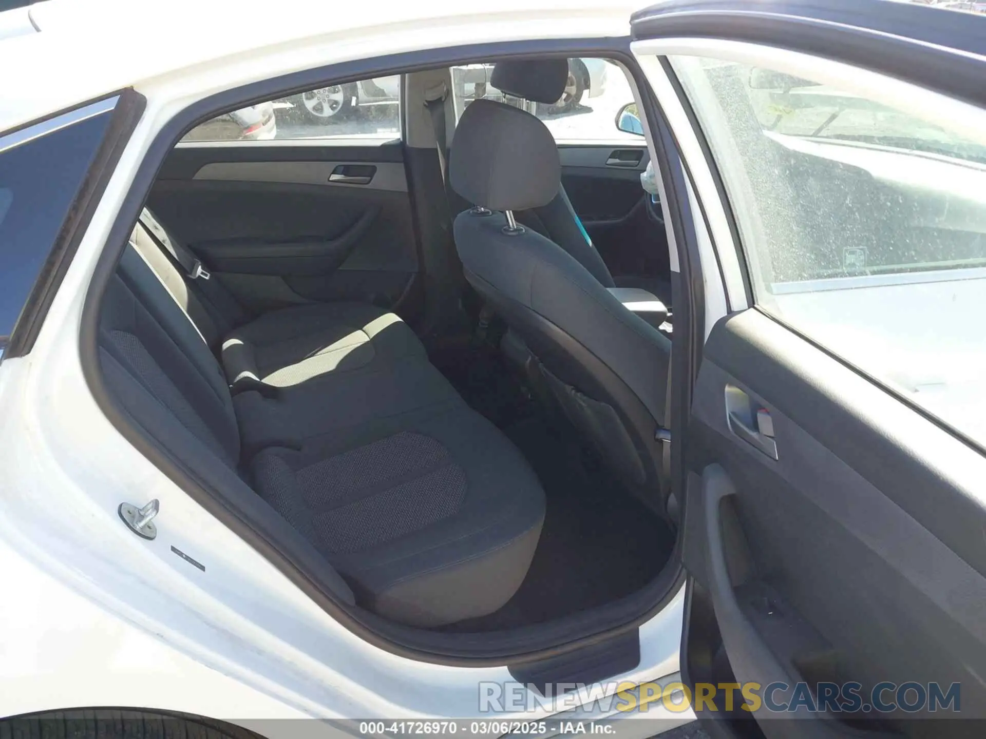 8 Photograph of a damaged car 5NPE24AF5KH787107 HYUNDAI SONATA 2019