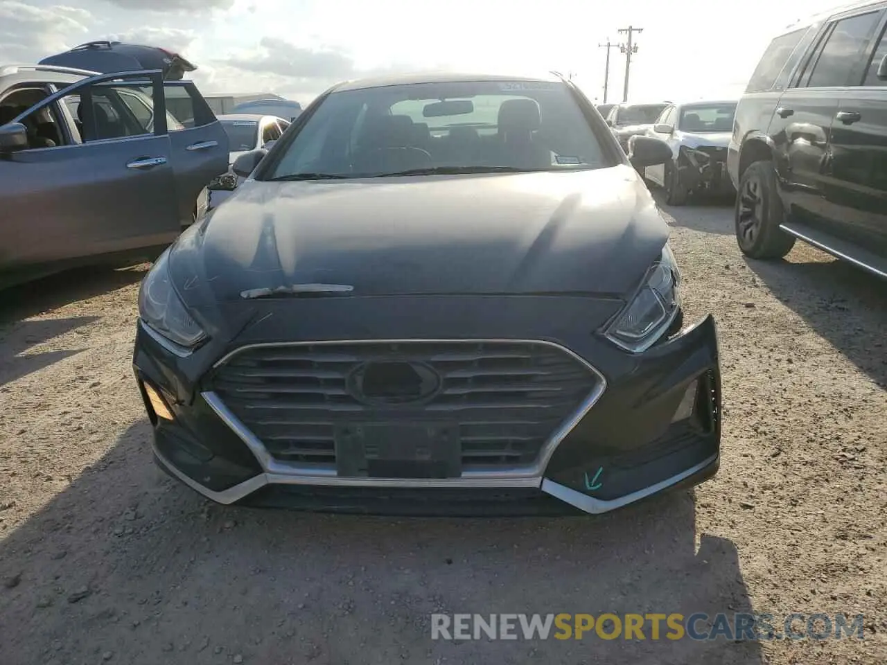 5 Photograph of a damaged car 5NPE24AF5KH789181 HYUNDAI SONATA 2019