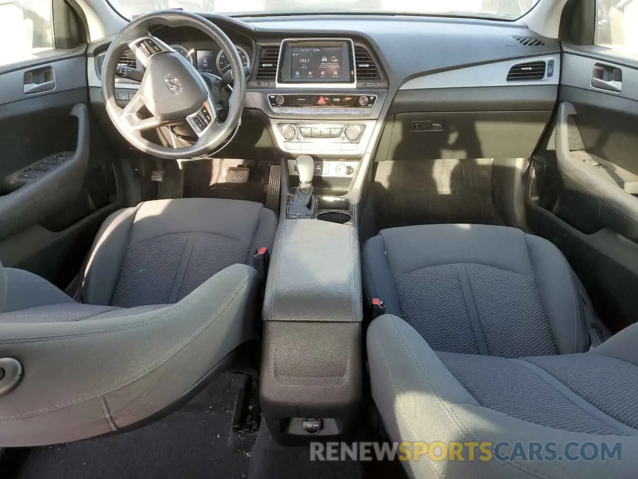 8 Photograph of a damaged car 5NPE24AF5KH789181 HYUNDAI SONATA 2019