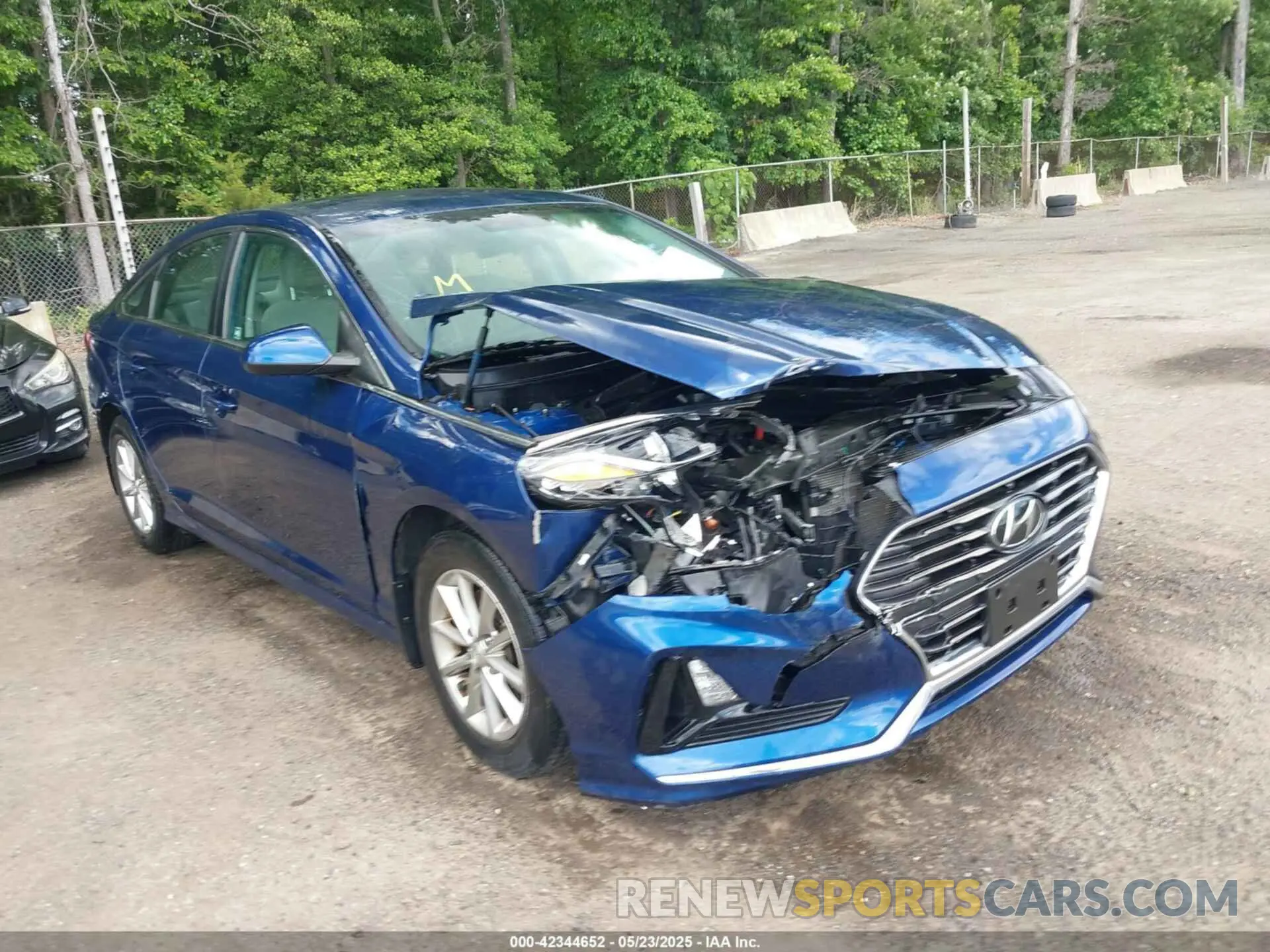 1 Photograph of a damaged car 5NPE24AF5KH790573 HYUNDAI SONATA 2019