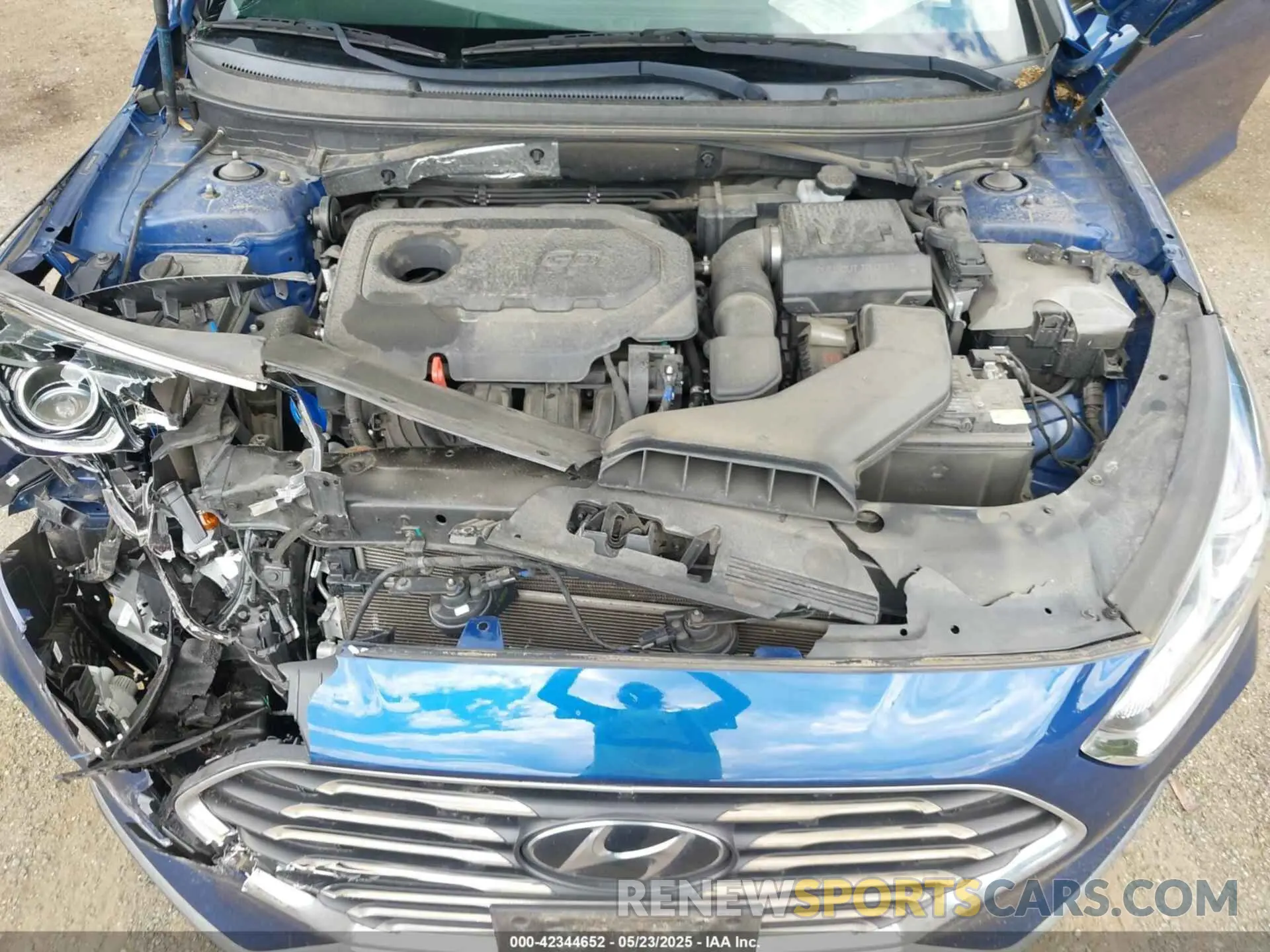 10 Photograph of a damaged car 5NPE24AF5KH790573 HYUNDAI SONATA 2019