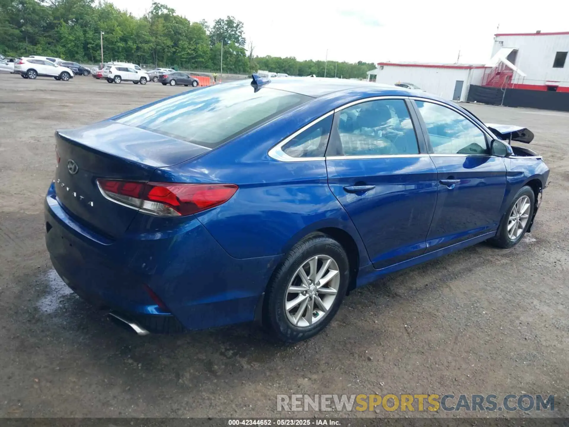 4 Photograph of a damaged car 5NPE24AF5KH790573 HYUNDAI SONATA 2019