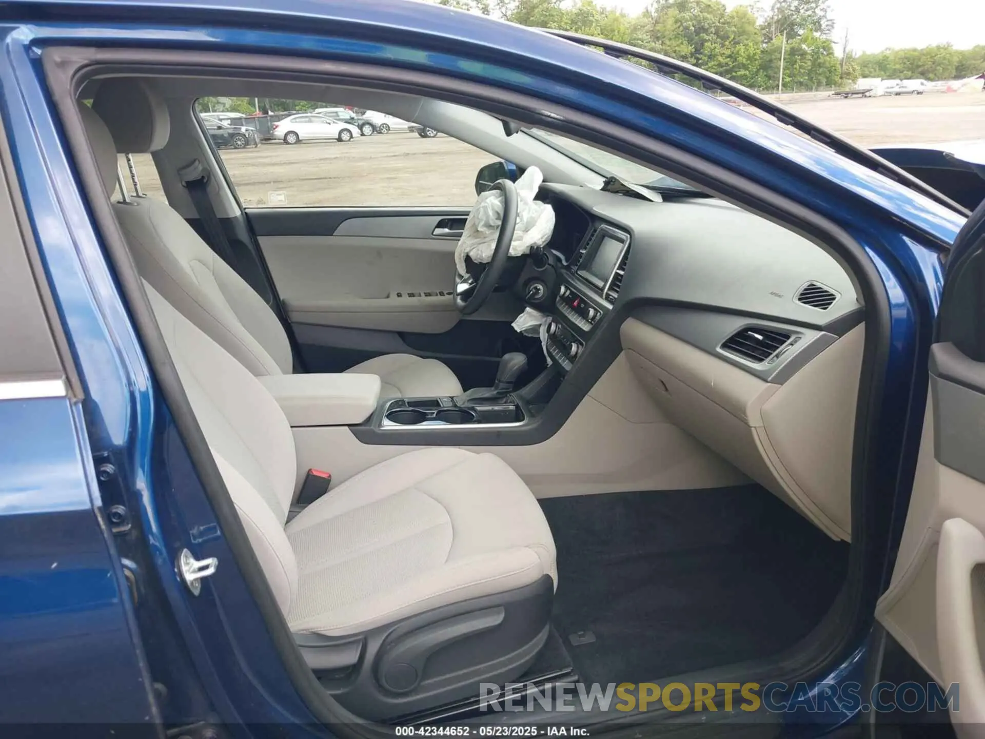 5 Photograph of a damaged car 5NPE24AF5KH790573 HYUNDAI SONATA 2019