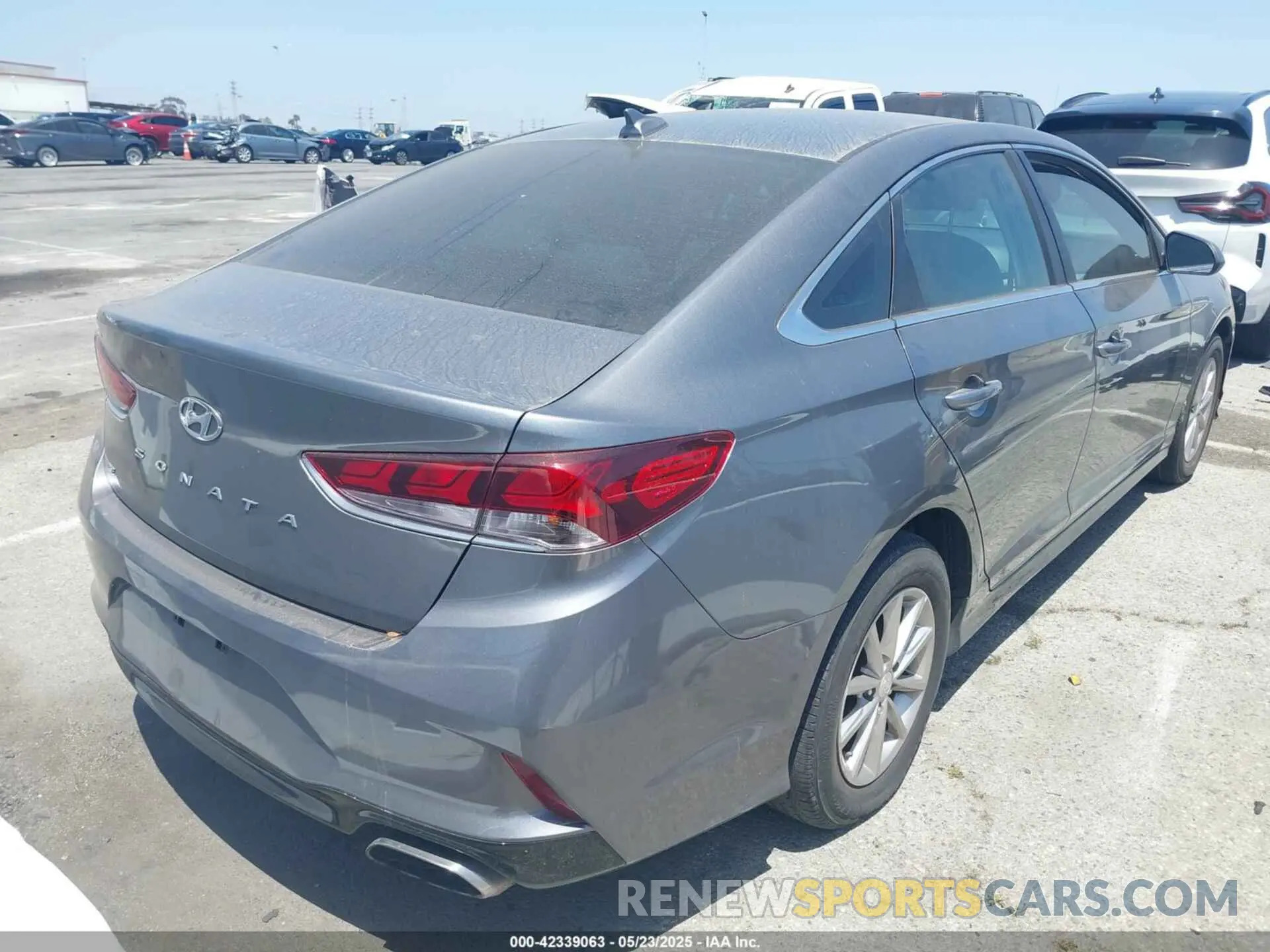 4 Photograph of a damaged car 5NPE24AF5KH792808 HYUNDAI SONATA 2019