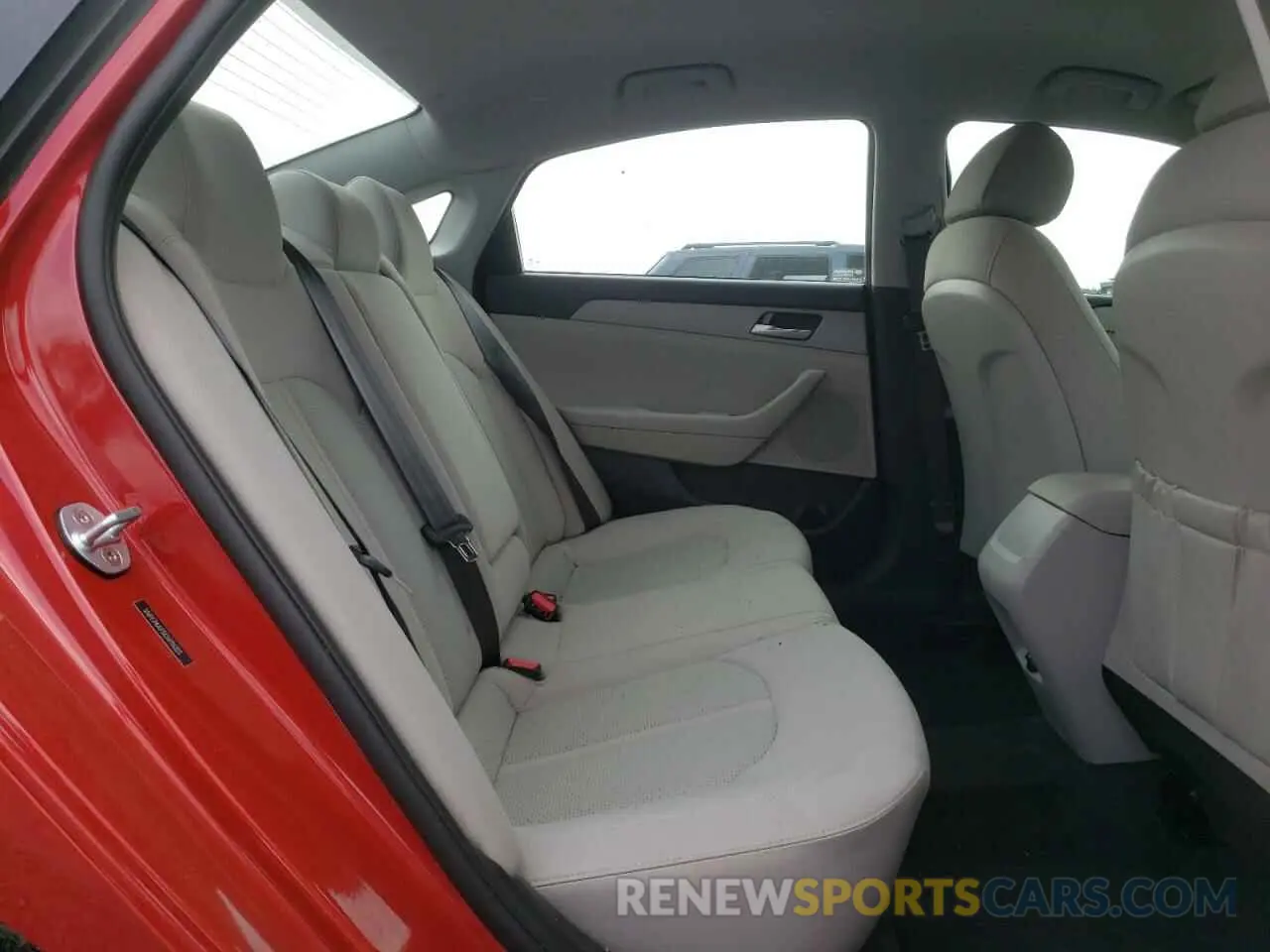 10 Photograph of a damaged car 5NPE24AF5KH796325 HYUNDAI SONATA 2019