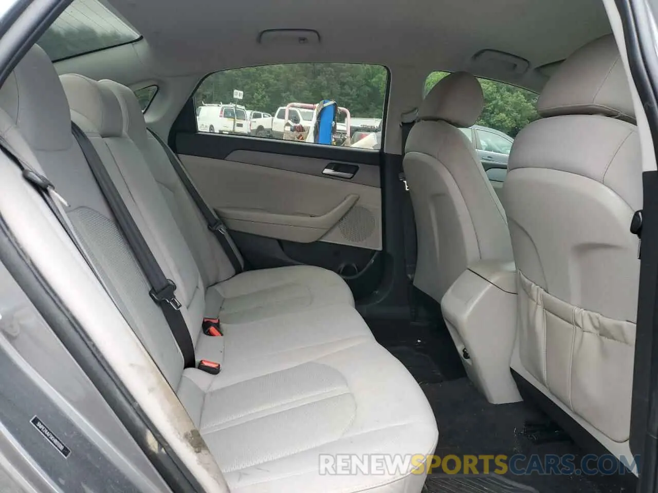 10 Photograph of a damaged car 5NPE24AF5KH801300 HYUNDAI SONATA 2019