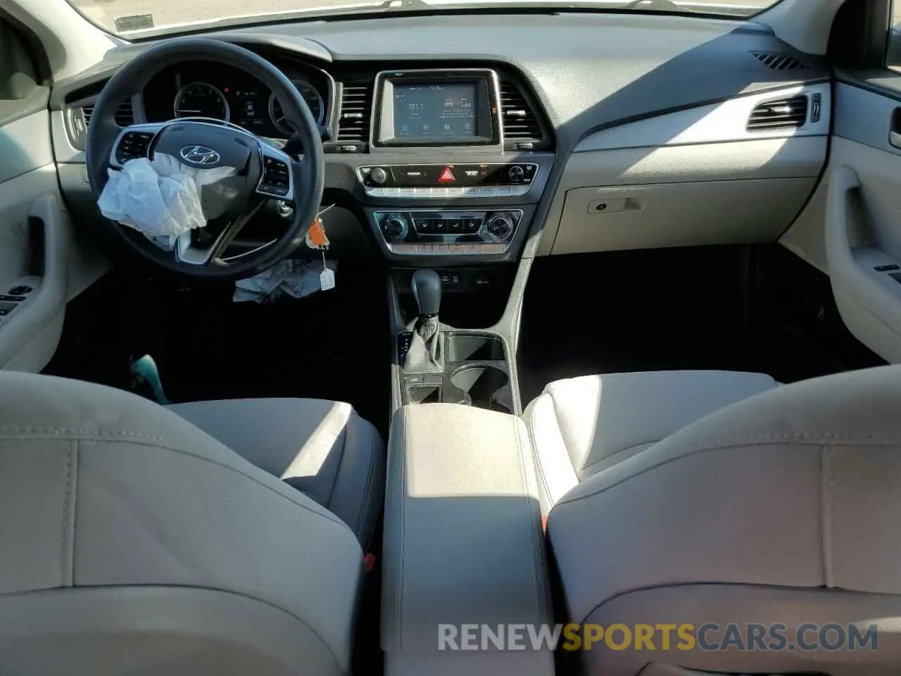 8 Photograph of a damaged car 5NPE24AF5KH813480 HYUNDAI SONATA 2019