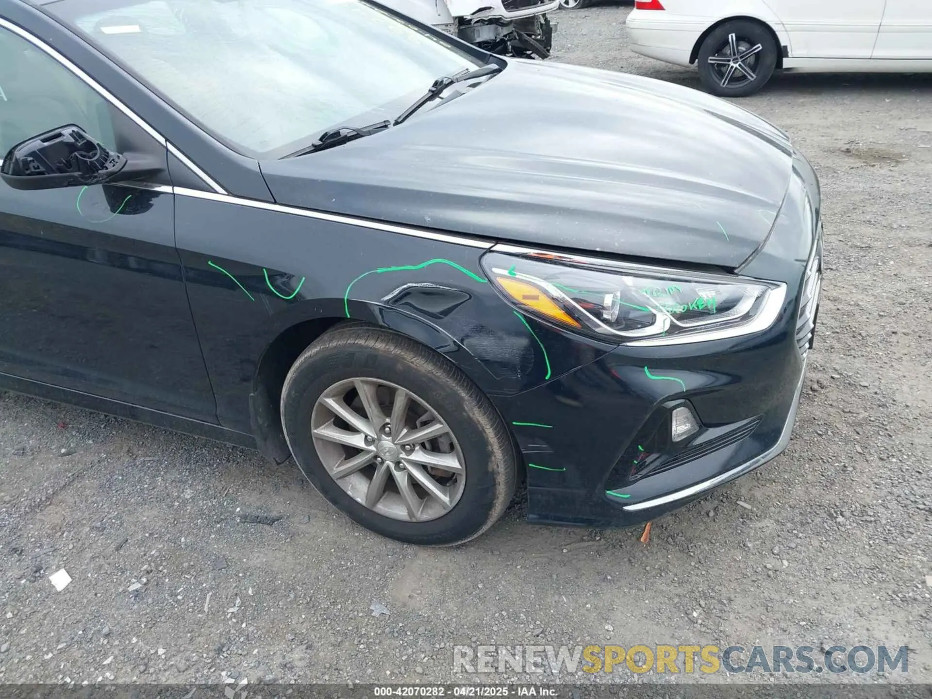 17 Photograph of a damaged car 5NPE24AF6KH734061 HYUNDAI SONATA 2019