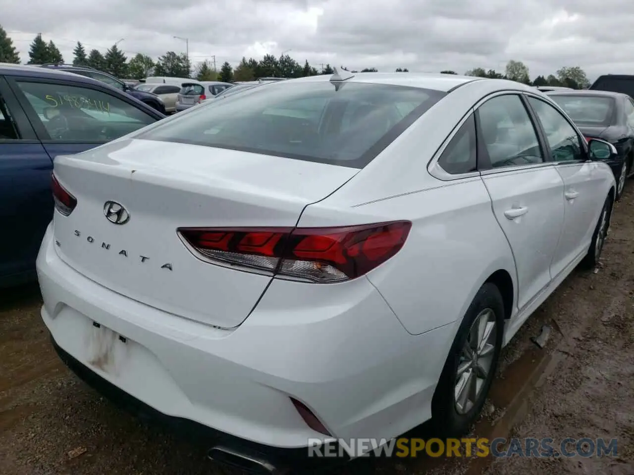 3 Photograph of a damaged car 5NPE24AF6KH737736 HYUNDAI SONATA 2019